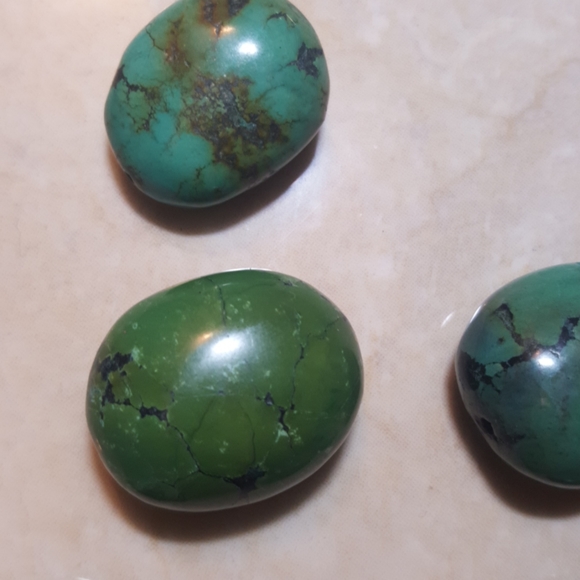 6 drilled real turquoise beads - Picture 4 of 8